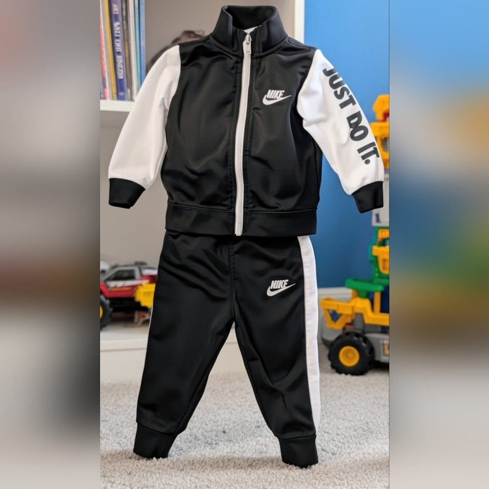 Nike Infant 2 Piece Track Suit~Size 12 Months~Just Do It Logo~Black & White